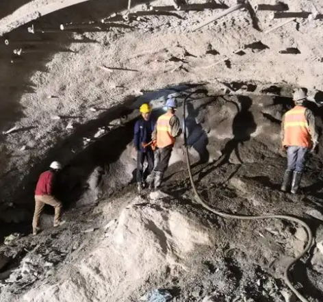 卫滨拱顶带模注浆料的施工流程及注意事项